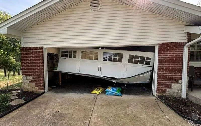 Emergency garage door repair St. Louis MO
